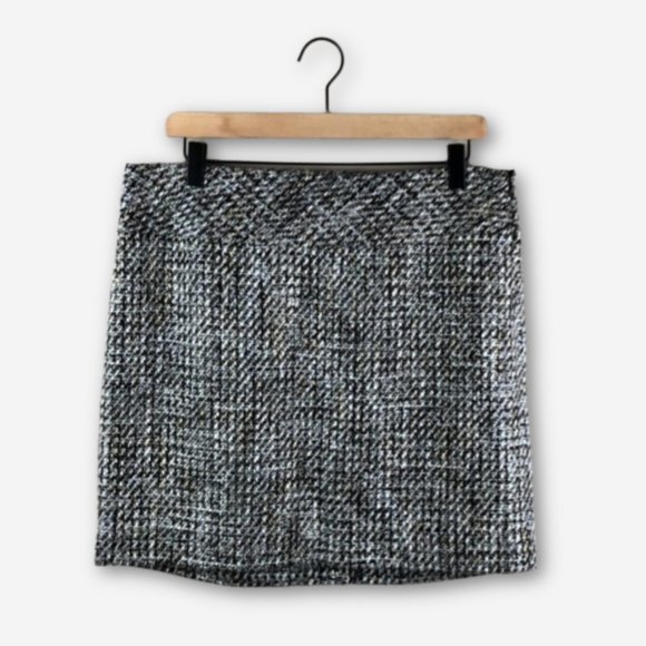 The Limited Woven Mini Skirt (10) - Picture 1 of 8